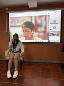 Yessenia Moreno compartiendo panel con la Doctora Alejandra Herrera